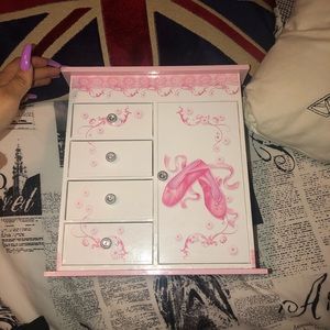 Jewelry box